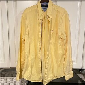 Men's Tommy Hilfiger Yellow Button-Up casual dress shirt